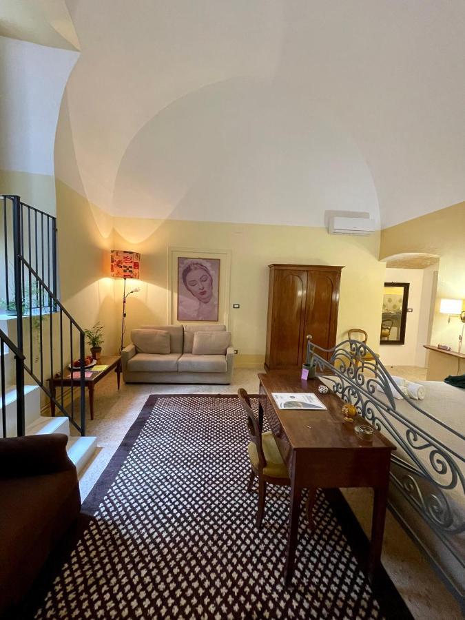 4 Balconi Rooms- Dimora Arditi B&B レッチェ エクステリア 写真