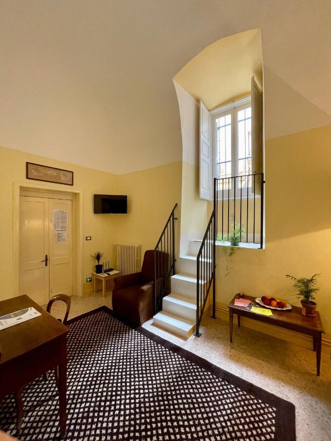 4 Balconi Rooms- Dimora Arditi B&B レッチェ エクステリア 写真