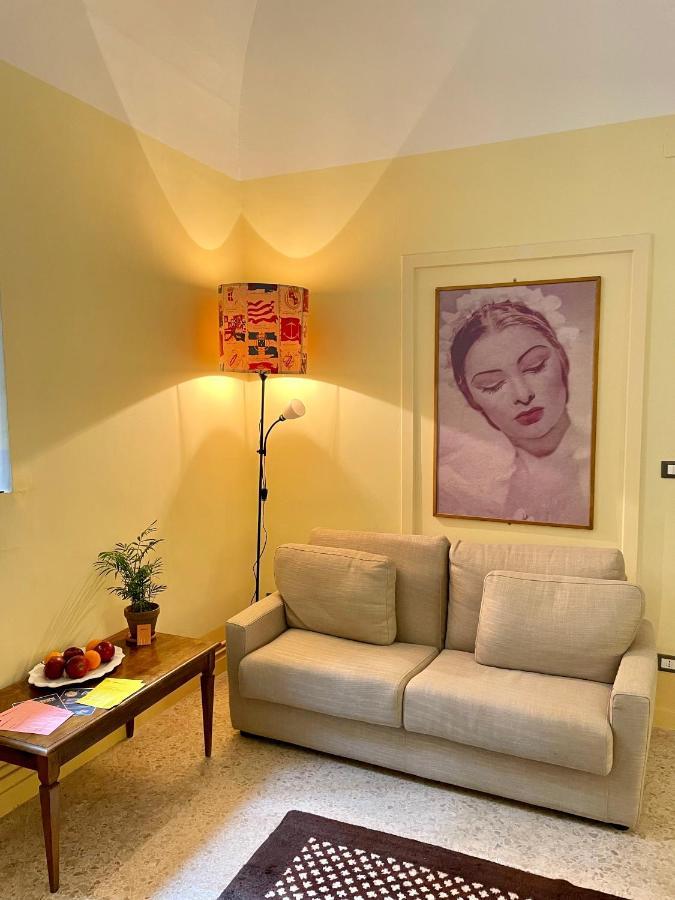 4 Balconi Rooms- Dimora Arditi B&B レッチェ エクステリア 写真