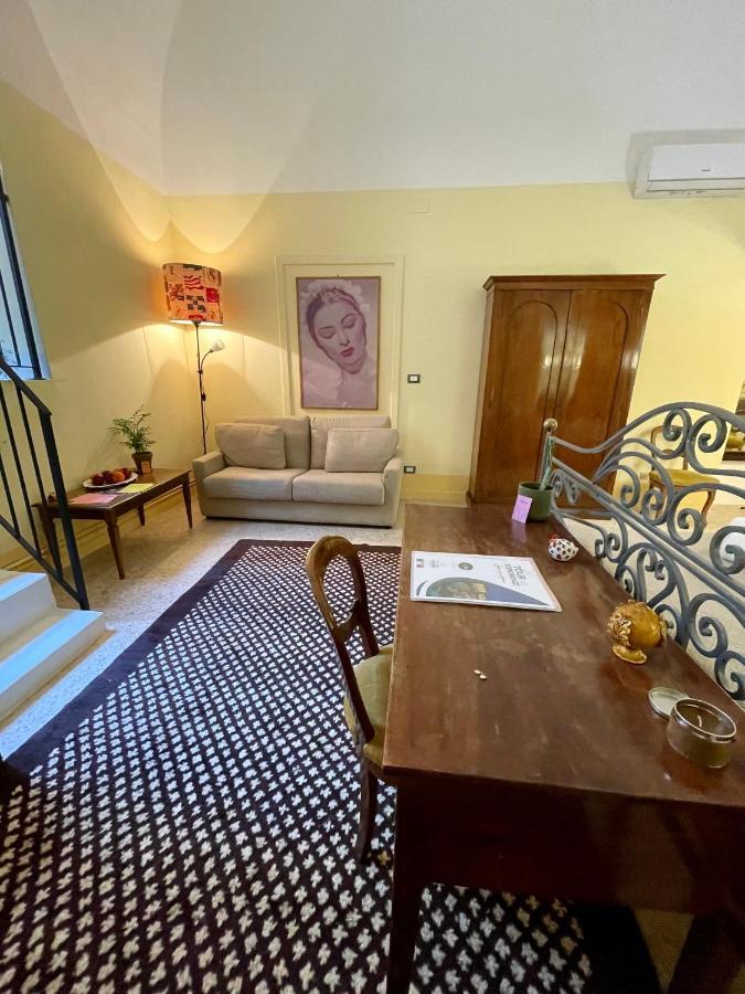 4 Balconi Rooms- Dimora Arditi B&B レッチェ エクステリア 写真