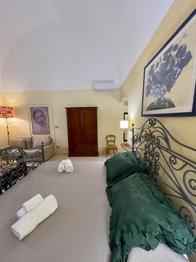 4 Balconi Rooms- Dimora Arditi B&B レッチェ エクステリア 写真