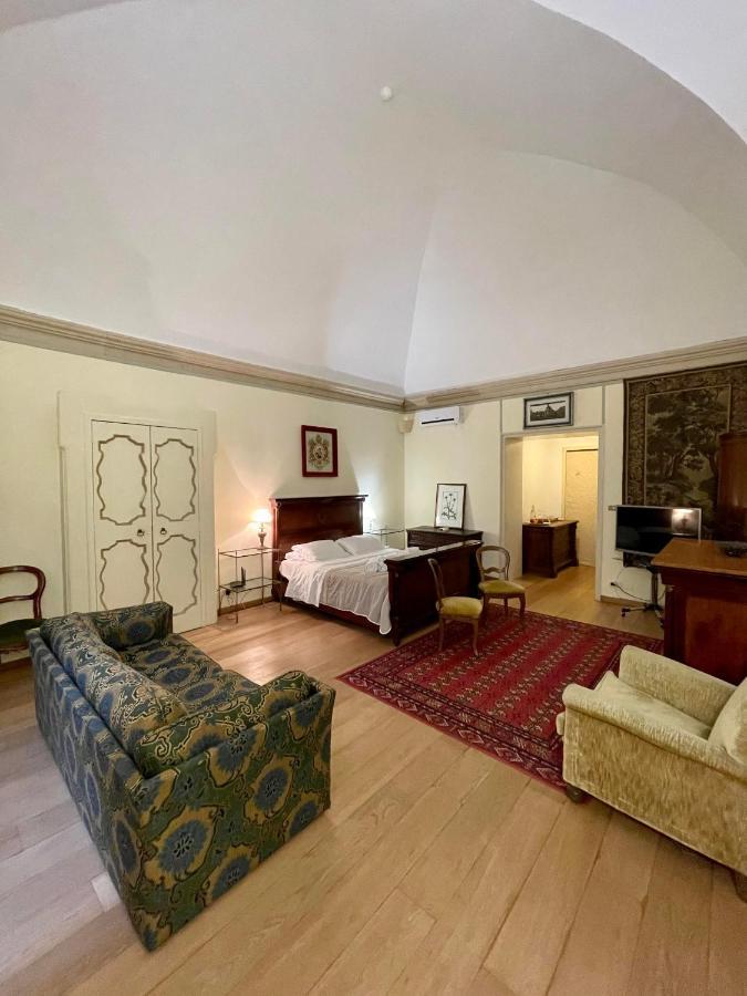 4 Balconi Rooms- Dimora Arditi B&B レッチェ エクステリア 写真