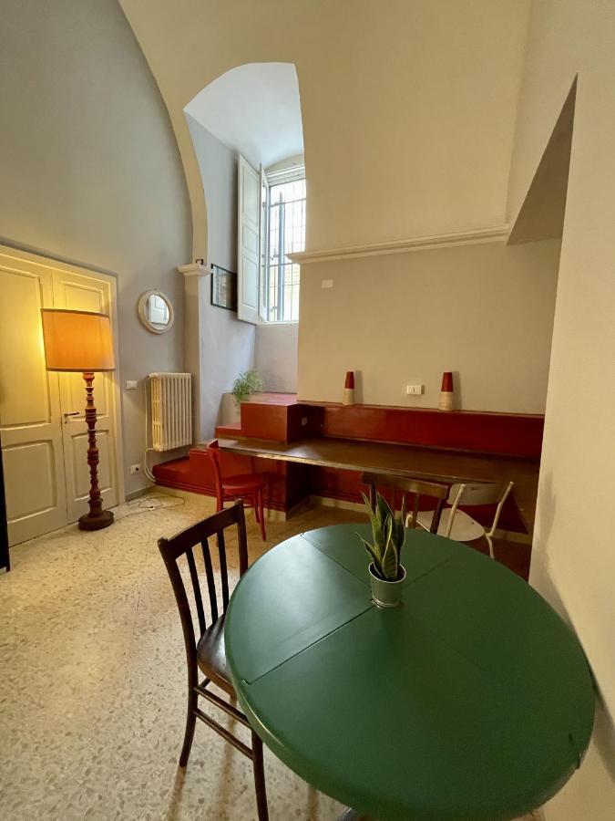 4 Balconi Rooms- Dimora Arditi B&B レッチェ エクステリア 写真