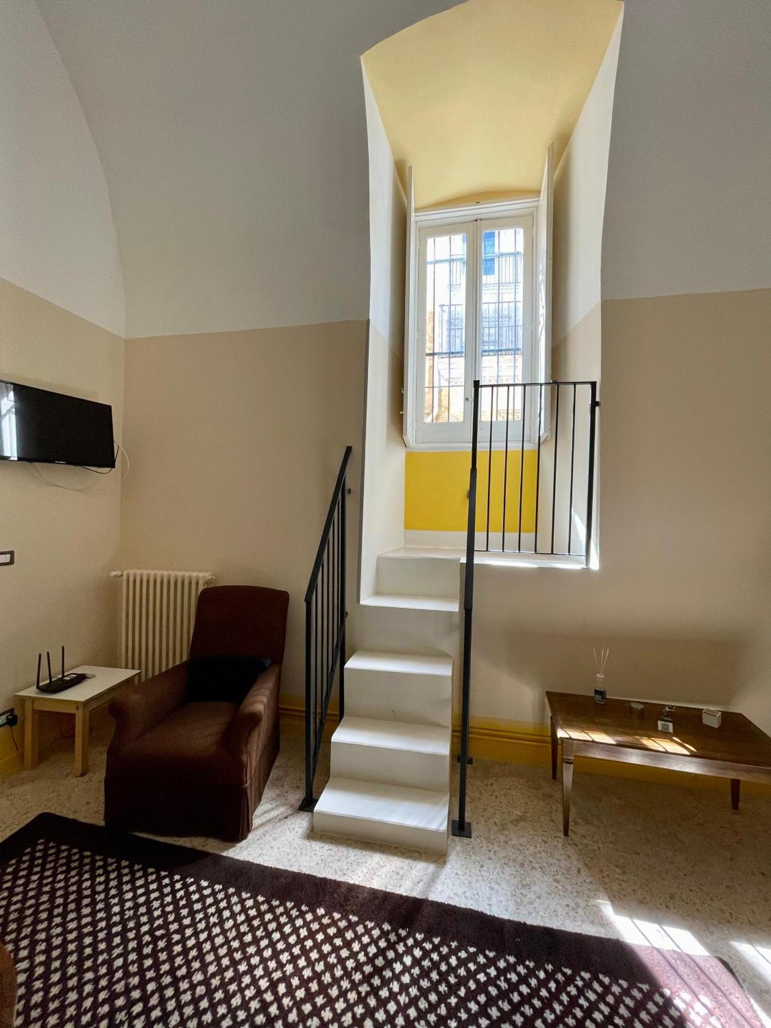 4 Balconi Rooms- Dimora Arditi B&B レッチェ エクステリア 写真