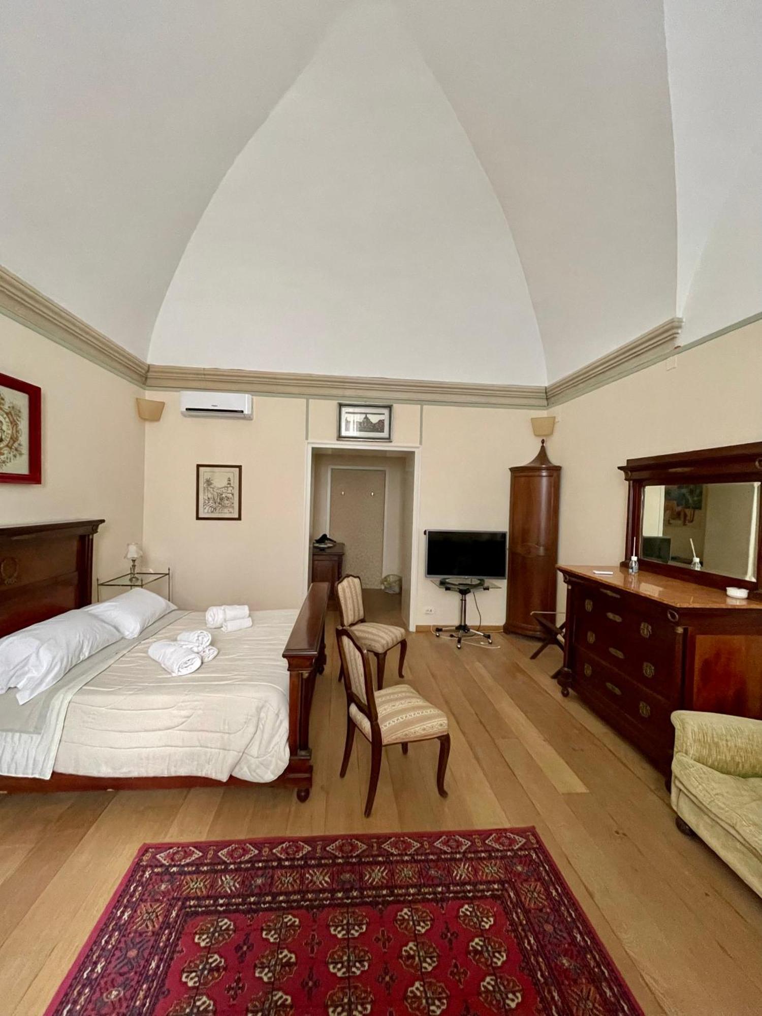 4 Balconi Rooms- Dimora Arditi B&B レッチェ エクステリア 写真