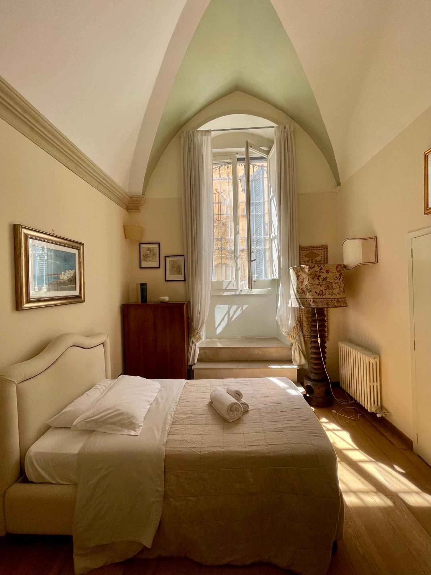 4 Balconi Rooms- Dimora Arditi B&B レッチェ エクステリア 写真