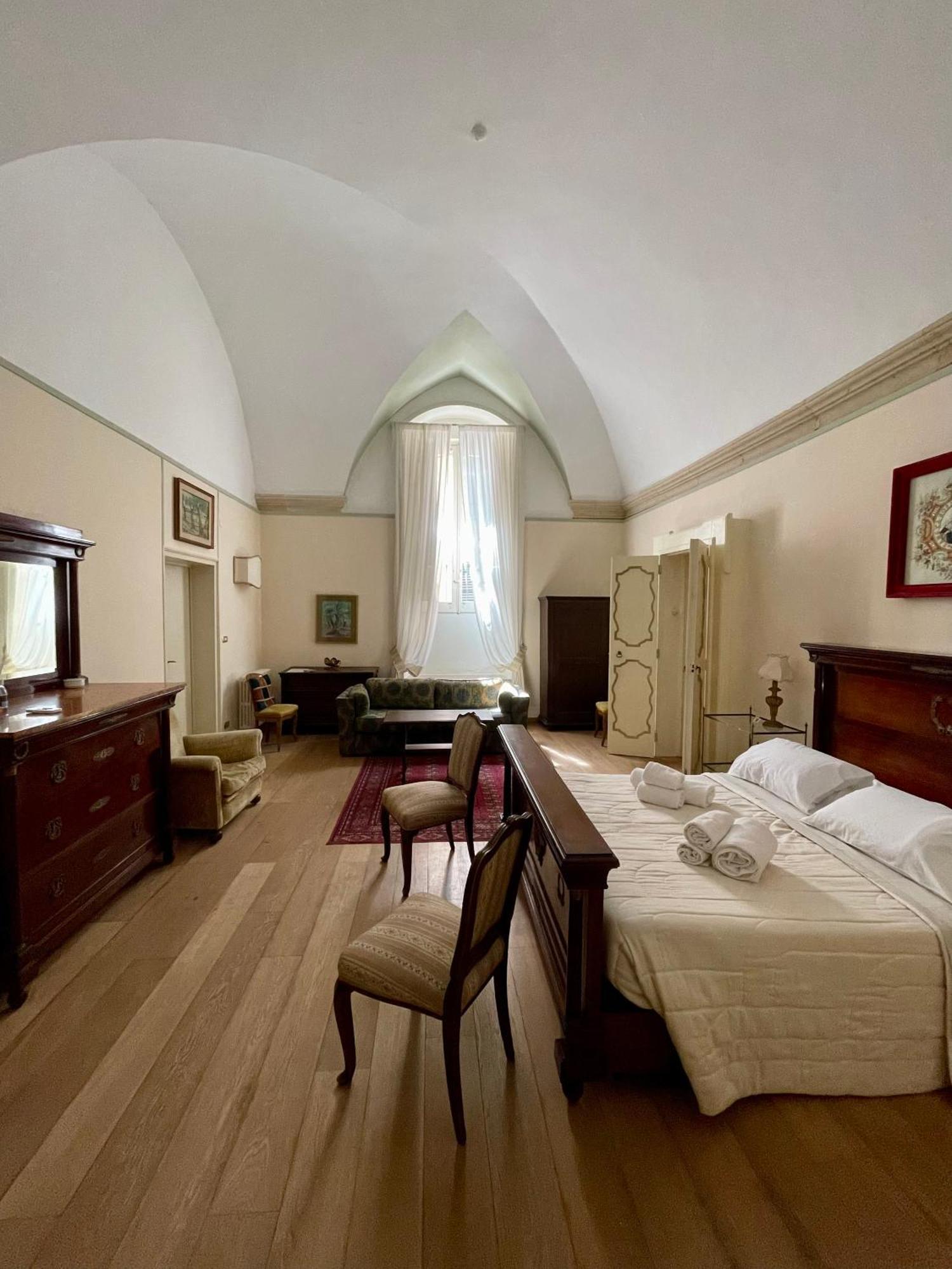 4 Balconi Rooms- Dimora Arditi B&B レッチェ エクステリア 写真