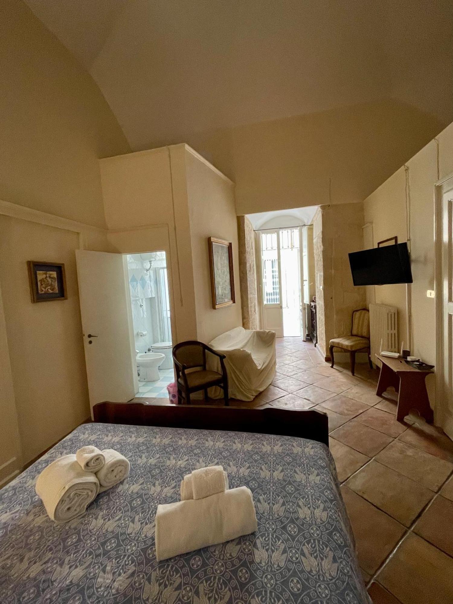 4 Balconi Rooms- Dimora Arditi B&B レッチェ エクステリア 写真