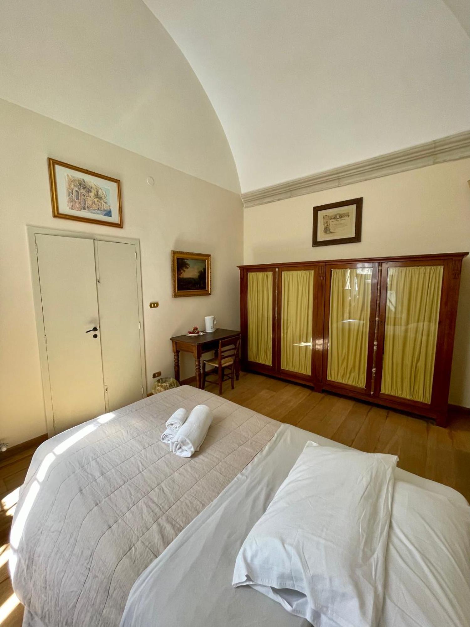 4 Balconi Rooms- Dimora Arditi B&B レッチェ エクステリア 写真