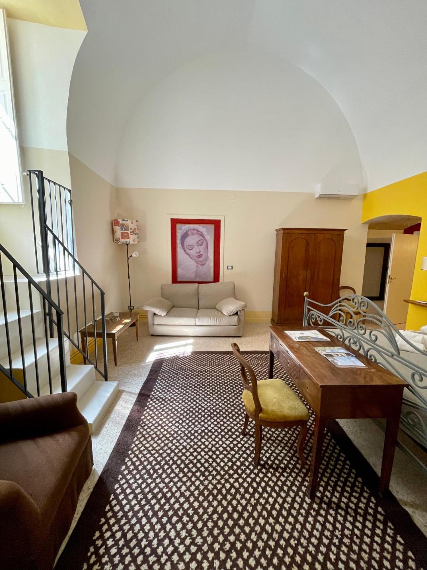 4 Balconi Rooms- Dimora Arditi B&B レッチェ エクステリア 写真
