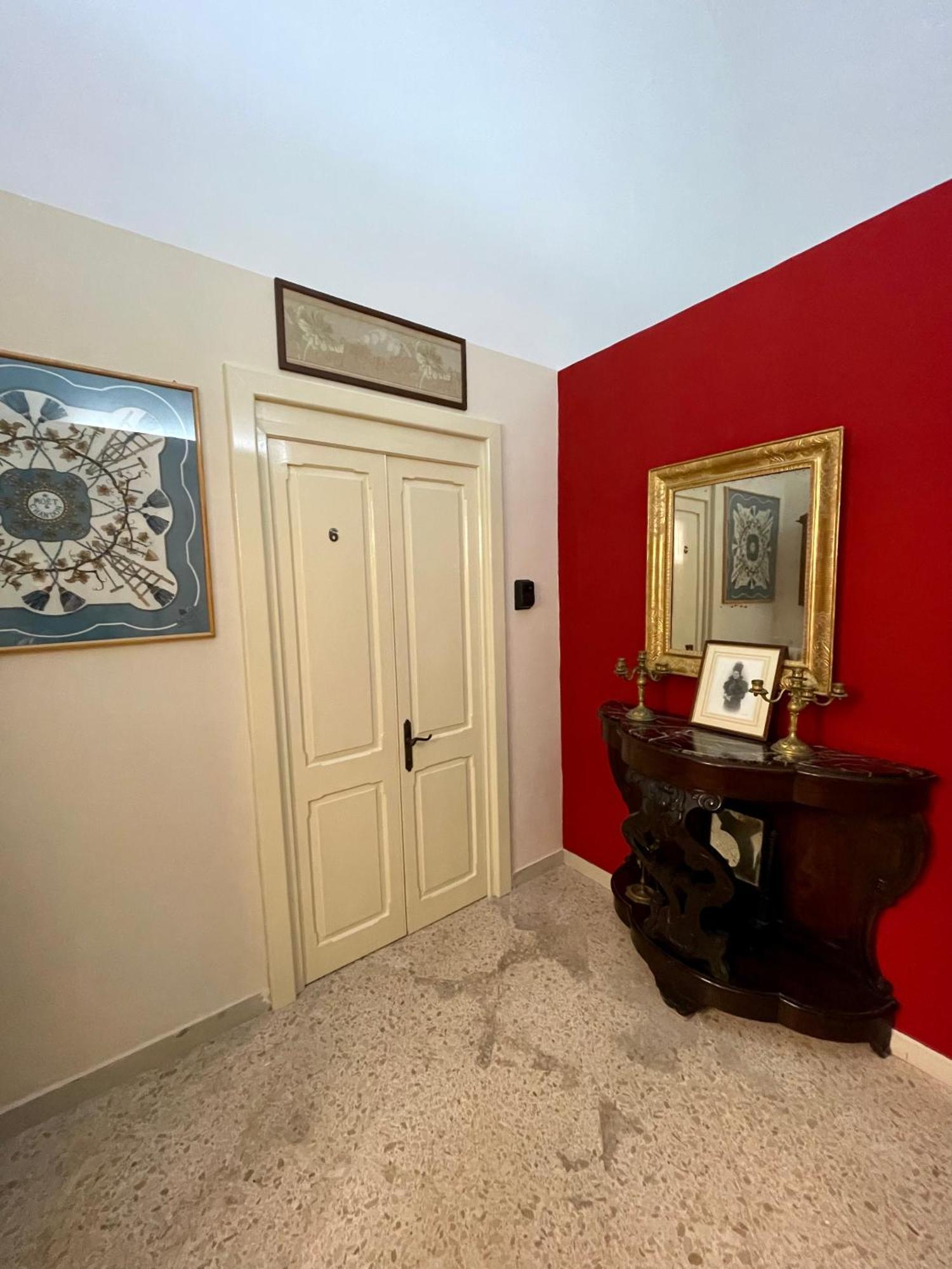4 Balconi Rooms- Dimora Arditi B&B レッチェ エクステリア 写真
